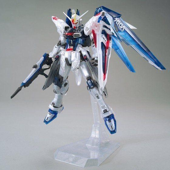 PRE-ORDER MG 1/100 The Gundam Base Limited Freedom Gundam Ver.2.0 Plastic Model Limited 186250