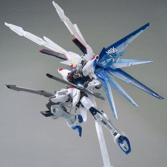 PRE-ORDER MG 1/100 The Gundam Base Limited Freedom Gundam Ver.2.0 Plastic Model Limited 186250