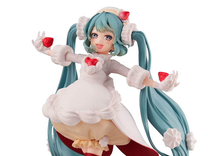 FURYU - Vocaloid Sweet Sweets Series Hatsune Miku Strawberry Shortcake Figure